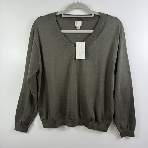 A New Day New Olive Green V Neck Pullover Sweater Small Lightweight Gorpcore - Picture 1 of 9